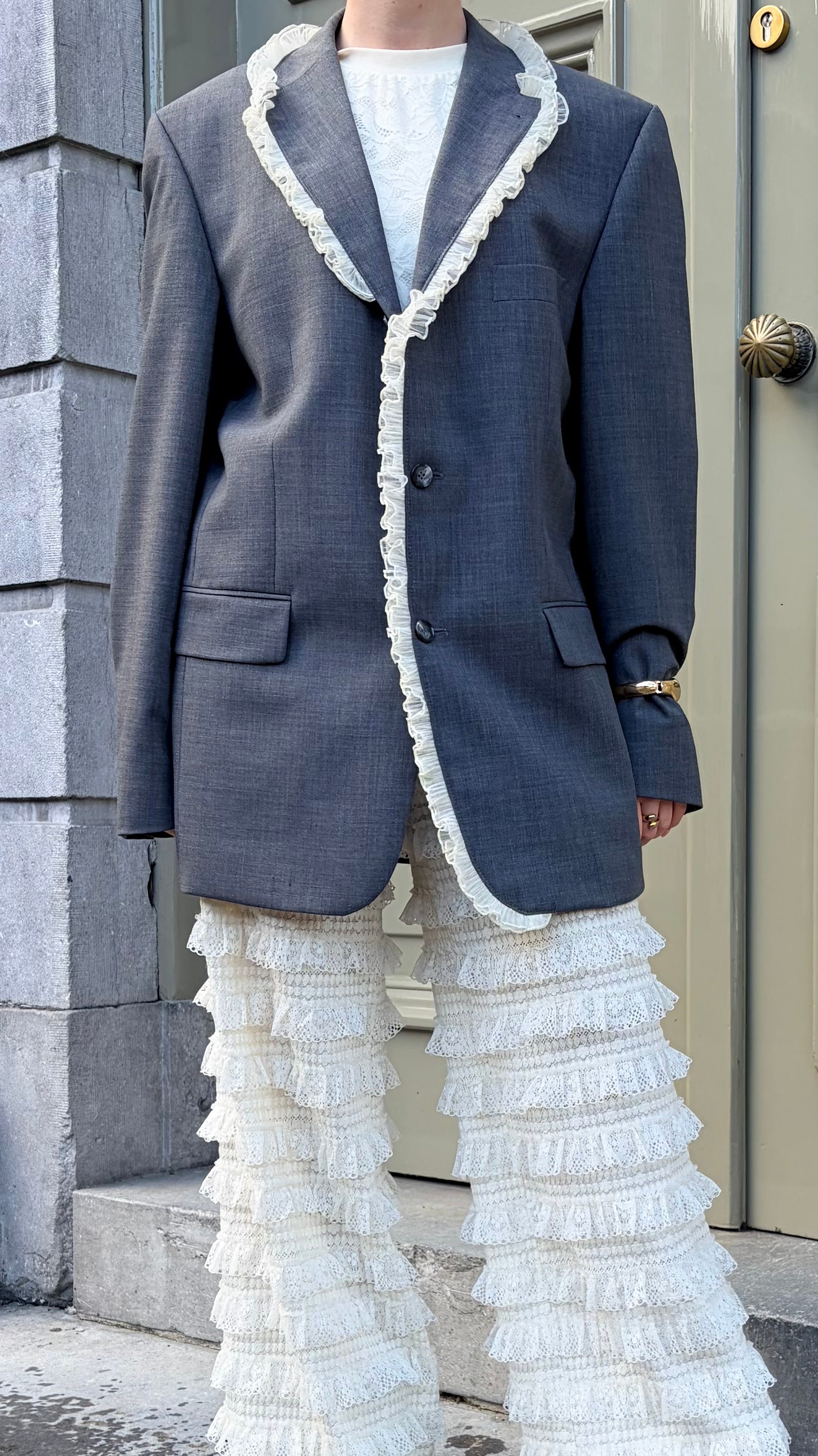 Blazer vintage grijs met ruffles creme | restyled