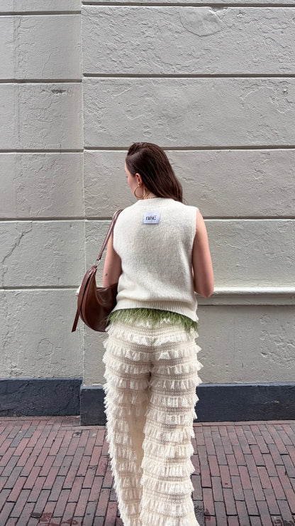Mouwloze top creme met veren details | Restyled
