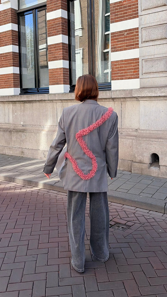 Blazer vintage grijs met ruffle roze | Restyled