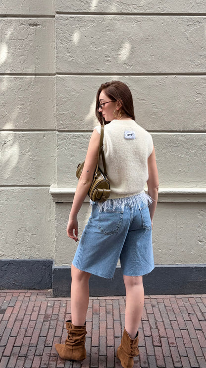 Mouwloze top creme met veren details | Restyled