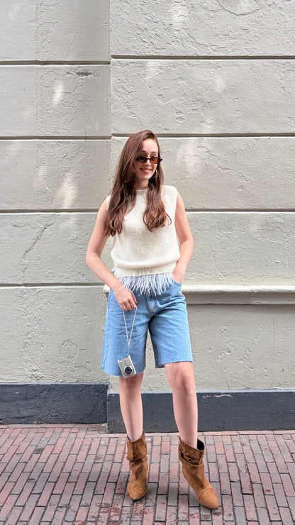 Mouwloze top creme met veren details | Restyled