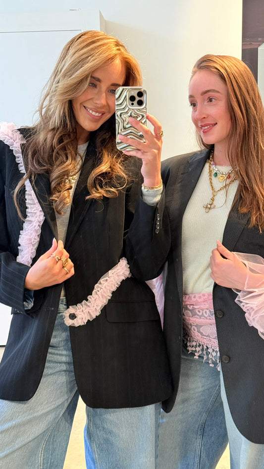 Blazer vintage zwart met ruffle roze | Restyled